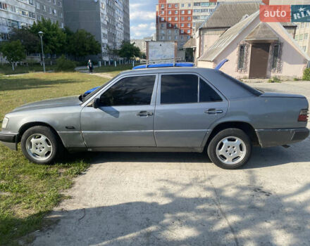 Серый Мерседес Е-Класс, объемом двигателя 2 л и пробегом 400 тыс. км за 1500 $, фото 2 на Automoto.ua