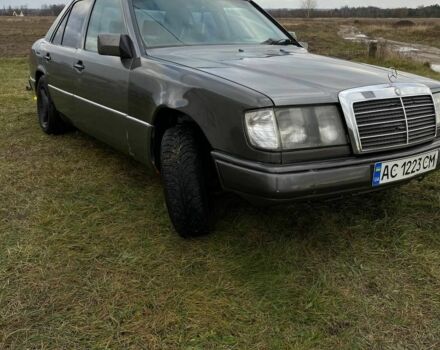 Сірий Мерседес Е-Клас, об'ємом двигуна 3 л та пробігом 500 тис. км за 1750 $, фото 4 на Automoto.ua