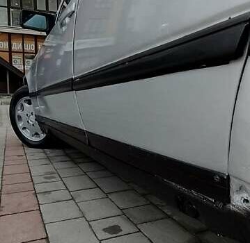 Сірий Мерседес Е-Клас, об'ємом двигуна 2 л та пробігом 400 тис. км за 2450 $, фото 32 на Automoto.ua