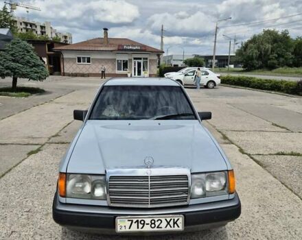 Сірий Мерседес Е-Клас, об'ємом двигуна 2 л та пробігом 270 тис. км за 2800 $, фото 4 на Automoto.ua