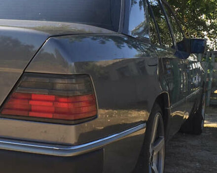 Сірий Мерседес Е-Клас, об'ємом двигуна 3 л та пробігом 407 тис. км за 4000 $, фото 22 на Automoto.ua