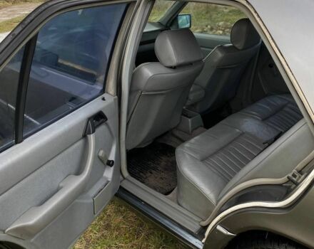 Сірий Мерседес Е-Клас, об'ємом двигуна 3 л та пробігом 500 тис. км за 1750 $, фото 2 на Automoto.ua