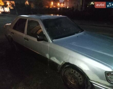 Сірий Мерседес Е-Клас, об'ємом двигуна 2 л та пробігом 435 тис. км за 1100 $, фото 3 на Automoto.ua