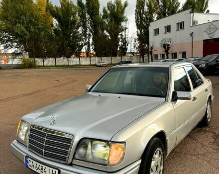 Мерседес Е-Клас 1989 у Черкасах на Automoto.ua Сірий Мерседес Е-Клас, об'ємом двигуна 2.3 л та пробігом 0 тис. км за 2000 $, фото 1 на Automoto.ua
