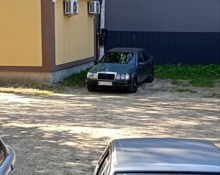 Мерседес Е-Класс 1989 в Стрые на Automoto.ua Серый Мерседес Е-Класс, объемом двигателя 2.5 л и пробегом 660 тыс. км за 2100 $, фото 2 на Automoto.ua