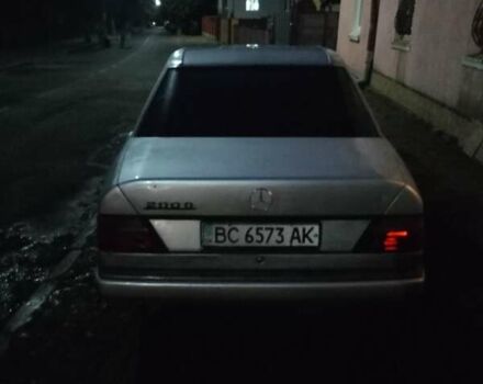 Сірий Мерседес Е-Клас, об'ємом двигуна 2 л та пробігом 435 тис. км за 1100 $, фото 1 на Automoto.ua