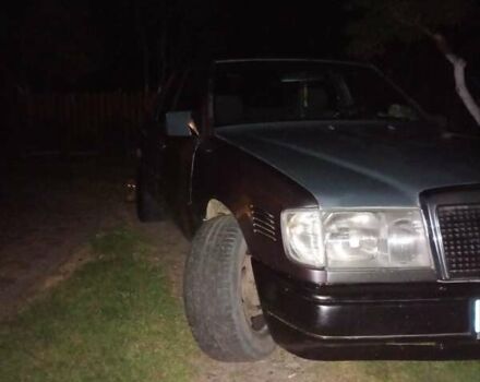 Мерседес Е-Класс 1989 в Стрые на Automoto.ua Серый Мерседес Е-Класс, объемом двигателя 2.5 л и пробегом 660 тыс. км за 2100 $, фото 1 на Automoto.ua