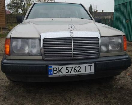 Серый Мерседес Е-Класс, объемом двигателя 2.3 л и пробегом 279 тыс. км за 4000 $, фото 3 на Automoto.ua