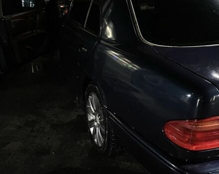 Сірий Мерседес Е-Клас, об'ємом двигуна 2.6 л та пробігом 450 тис. км за 2799 $, фото 3 на Automoto.ua