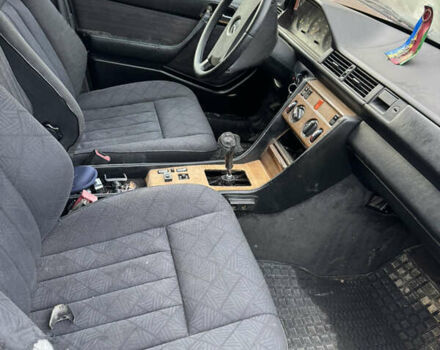 Серый Мерседес Е-Класс, объемом двигателя 2 л и пробегом 417 тыс. км за 1700 $, фото 5 на Automoto.ua