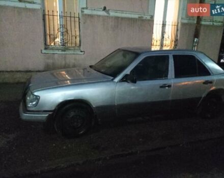 Сірий Мерседес Е-Клас, об'ємом двигуна 2 л та пробігом 435 тис. км за 1100 $, фото 2 на Automoto.ua