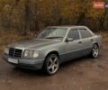 Серый Мерседес Е-Класс, объемом двигателя 2.6 л и пробегом 333 тыс. км за 2350 $, фото 1 на Automoto.ua