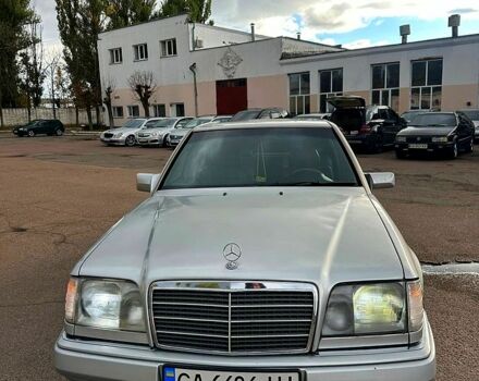 Мерседес Е-Клас 1989 у Черкасах на Automoto.ua Сірий Мерседес Е-Клас, об'ємом двигуна 2.3 л та пробігом 0 тис. км за 2000 $, фото 2 на Automoto.ua