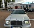 Мерседес Е-Клас 1989 у Черкасах на Automoto.ua Сірий Мерседес Е-Клас, об'ємом двигуна 2.3 л та пробігом 0 тис. км за 2000 $, фото 2 на Automoto.ua
