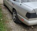 Мерседес Е-Клас 1989 у Хусте на Automoto.ua Сірий Мерседес Е-Клас, об'ємом двигуна 2 л та пробігом 252 тис. км за 1000 $, фото 3 на Automoto.ua
