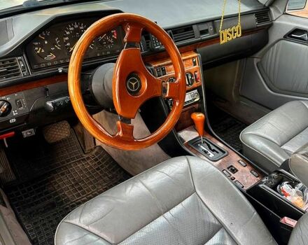 Мерседес Е-Клас 1989 у Черкасах на Automoto.ua Сірий Мерседес Е-Клас, об'ємом двигуна 2.3 л та пробігом 0 тис. км за 2000 $, фото 5 на Automoto.ua