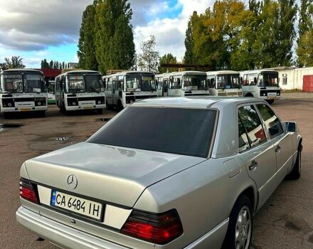 Мерседес Е-Клас 1989 у Черкасах на Automoto.ua Сірий Мерседес Е-Клас, об'ємом двигуна 2.3 л та пробігом 0 тис. км за 2000 $, фото 3 на Automoto.ua