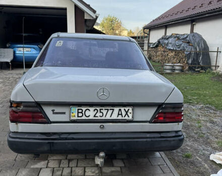 Серый Мерседес Е-Класс, объемом двигателя 2 л и пробегом 417 тыс. км за 1700 $, фото 3 на Automoto.ua