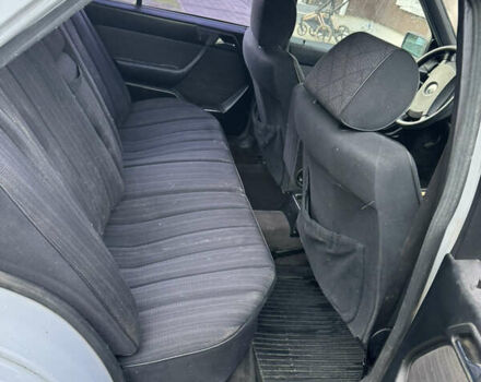 Серый Мерседес Е-Класс, объемом двигателя 2 л и пробегом 417 тыс. км за 1700 $, фото 7 на Automoto.ua