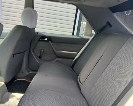 Мерседес Е-Класс 1989 в Вижнице на Automoto.ua Серый Мерседес Е-Класс, объемом двигателя 2 л и пробегом 360 тыс. км за 3200 $, фото 5 на Automoto.ua