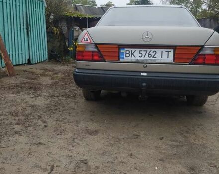 Серый Мерседес Е-Класс, объемом двигателя 2.3 л и пробегом 279 тыс. км за 4000 $, фото 7 на Automoto.ua