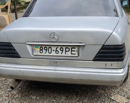 Мерседес Е-Клас 1989 у Хусте на Automoto.ua Сірий Мерседес Е-Клас, об'ємом двигуна 2 л та пробігом 252 тис. км за 1000 $, фото 1 на Automoto.ua