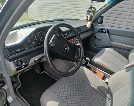 Мерседес Е-Класс 1989 в Вижнице на Automoto.ua Серый Мерседес Е-Класс, объемом двигателя 2 л и пробегом 360 тыс. км за 3200 $, фото 4 на Automoto.ua