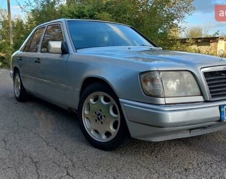Мерседес Е-Класс 1990 в Жидачов на Automoto.ua Серый Мерседес Е-Класс, объемом двигателя 2 л и пробегом 365 тыс. км за 2300 $, фото 5 на Automoto.ua