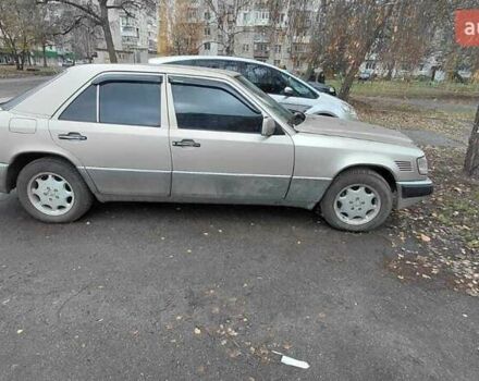 Серый Мерседес Е-Класс, объемом двигателя 2.5 л и пробегом 443 тыс. км за 2000 $, фото 1 на Automoto.ua