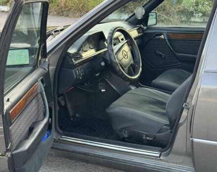 Серый Мерседес Е-Класс, объемом двигателя 2.3 л и пробегом 300 тыс. км за 2150 $, фото 14 на Automoto.ua