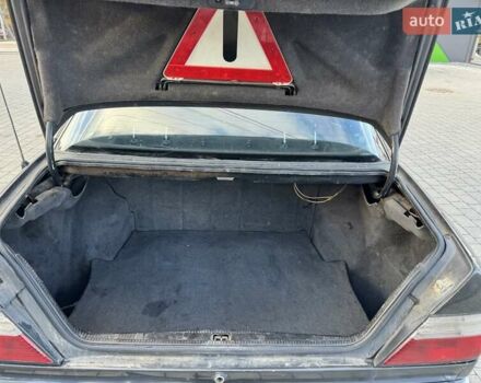 Мерседес Е-Класс 1990 в Косове на Automoto.ua Серый Мерседес Е-Класс, объемом двигателя 2.3 л и пробегом 300 тыс. км за 1450 $, фото 7 на Automoto.ua