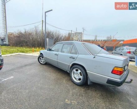 Сірий Мерседес Е-Клас, об'ємом двигуна 1.99 л та пробігом 403 тис. км за 2999 $, фото 4 на Automoto.ua