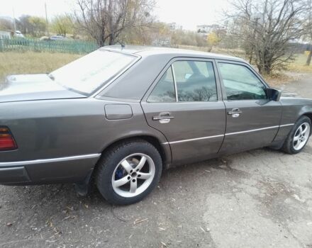 Сірий Мерседес Е-Клас, об'ємом двигуна 2.3 л та пробігом 486 тис. км за 2300 $, фото 4 на Automoto.ua