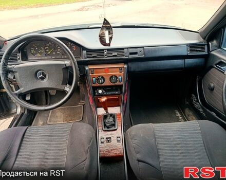 Мерседес Е-Класс 1990 в Первомайском на Automoto.ua Серый Мерседес Е-Класс, объемом двигателя 2.3 л и пробегом 0 тыс. км за 1950 $, фото 7 на Automoto.ua
