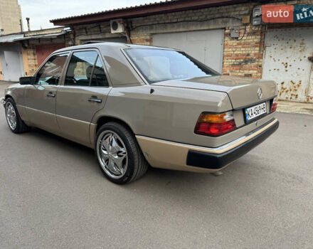 Серый Мерседес Е-Класс, объемом двигателя 2.3 л и пробегом 400 тыс. км за 4999 $, фото 6 на Automoto.ua