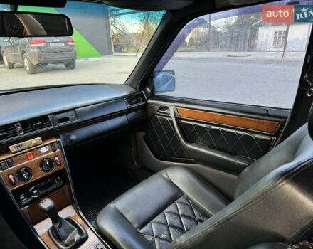 Мерседес Е-Класс 1990 в Косове на Automoto.ua Серый Мерседес Е-Класс, объемом двигателя 2.3 л и пробегом 300 тыс. км за 1450 $, фото 10 на Automoto.ua