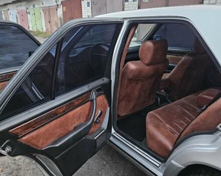 Серый Мерседес Е-Класс, объемом двигателя 2.3 л и пробегом 405 тыс. км за 1950 $, фото 10 на Automoto.ua