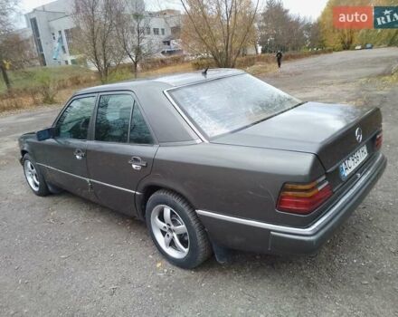 Сірий Мерседес Е-Клас, об'ємом двигуна 2.3 л та пробігом 486 тис. км за 2300 $, фото 5 на Automoto.ua