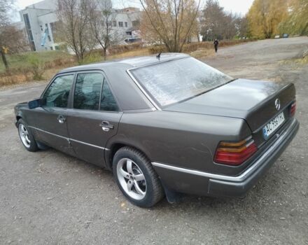 Сірий Мерседес Е-Клас, об'ємом двигуна 2.3 л та пробігом 486 тис. км за 2300 $, фото 6 на Automoto.ua