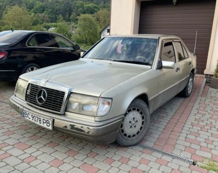 Сірий Мерседес Е-Клас, об'ємом двигуна 2 л та пробігом 300 тис. км за 1650 $, фото 15 на Automoto.ua