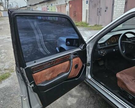 Серый Мерседес Е-Класс, объемом двигателя 2.3 л и пробегом 405 тыс. км за 1950 $, фото 11 на Automoto.ua