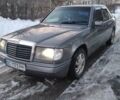 Сірий Мерседес Е-Клас, об'ємом двигуна 2.3 л та пробігом 350 тис. км за 2200 $, фото 1 на Automoto.ua