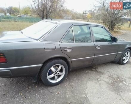 Сірий Мерседес Е-Клас, об'ємом двигуна 2.3 л та пробігом 486 тис. км за 2300 $, фото 3 на Automoto.ua