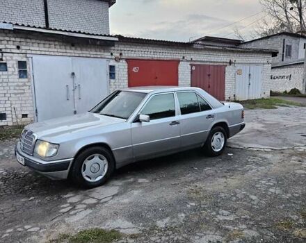 Серый Мерседес Е-Класс, объемом двигателя 2.3 л и пробегом 405 тыс. км за 1950 $, фото 4 на Automoto.ua