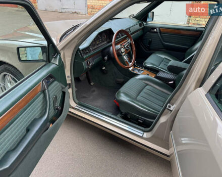 Серый Мерседес Е-Класс, объемом двигателя 2.3 л и пробегом 400 тыс. км за 4999 $, фото 8 на Automoto.ua