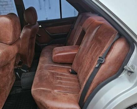 Серый Мерседес Е-Класс, объемом двигателя 2.3 л и пробегом 405 тыс. км за 1950 $, фото 12 на Automoto.ua