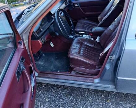 Серый Мерседес Е-Класс, объемом двигателя 3 л и пробегом 400 тыс. км за 1700 $, фото 5 на Automoto.ua