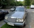 Серый Мерседес Е-Класс, объемом двигателя 2 л и пробегом 300 тыс. км за 1950 $, фото 1 на Automoto.ua