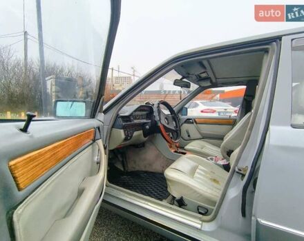 Сірий Мерседес Е-Клас, об'ємом двигуна 1.99 л та пробігом 403 тис. км за 2999 $, фото 11 на Automoto.ua