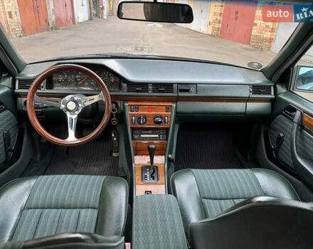 Серый Мерседес Е-Класс, объемом двигателя 2.3 л и пробегом 400 тыс. км за 4999 $, фото 14 на Automoto.ua